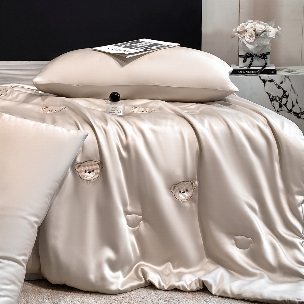 91家纺网 家纺一手货源 找家纺 无界 2026新款水洗真丝夏被-散点-贝尔 贝尔 浅茶+冰川灰（小熊）