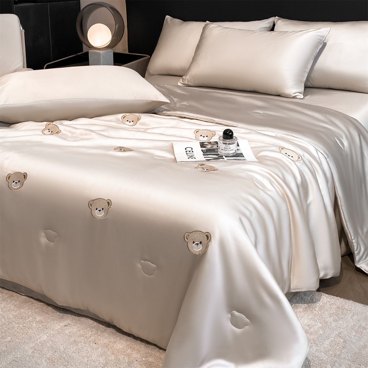 91家纺网 家纺一手货源 找家纺 无界 2026新款水洗真丝夏被-散点-贝尔 贝尔 浅茶+冰川灰（小熊）