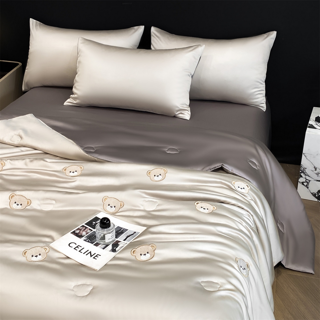 91家纺网 家纺一手货源 找家纺 无界 2026新款水洗真丝夏被-散点-贝尔 贝尔 冰川灰+中灰（小熊）