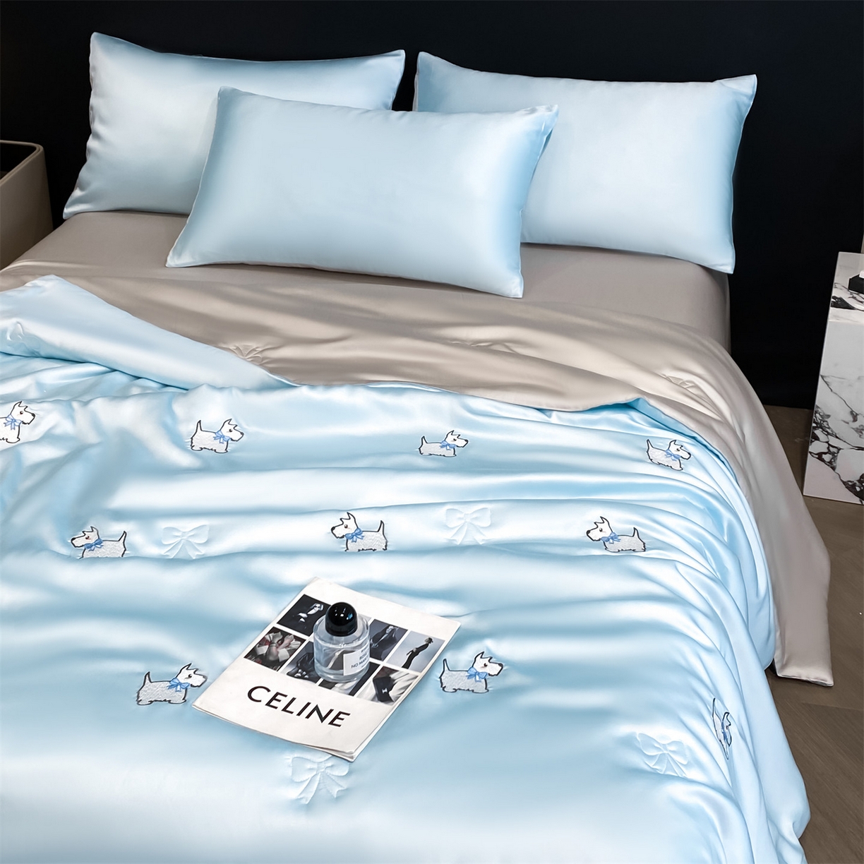 91家纺网 家纺一手货源 找家纺 无界 2026新款水洗真丝夏被-散点-贝尔 贝尔 淡海蓝+冰川灰（小狗）