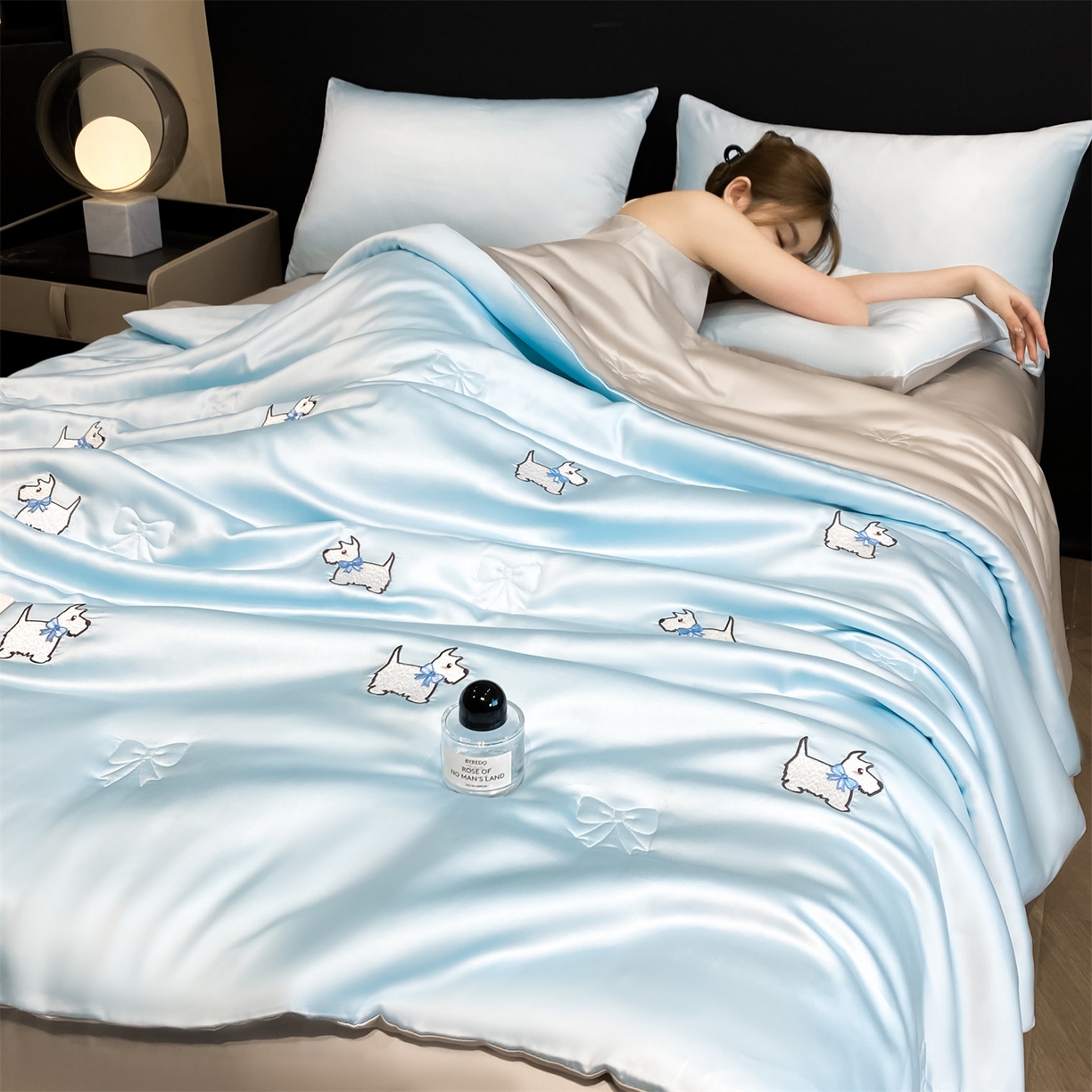 91家纺网 家纺一手货源 找家纺 无界 2026新款水洗真丝夏被-散点-贝尔 贝尔 淡海蓝+冰川灰（小狗）