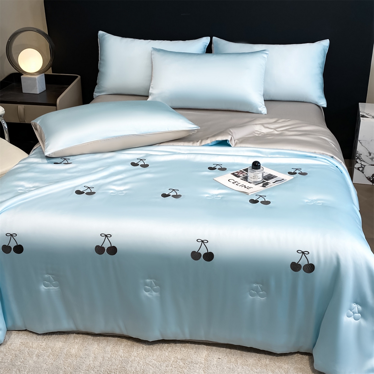 91家纺网 家纺一手货源 找家纺 无界 2026新款水洗真丝夏被-散点-贝尔 贝尔 淡海蓝+冰川灰（樱桃）