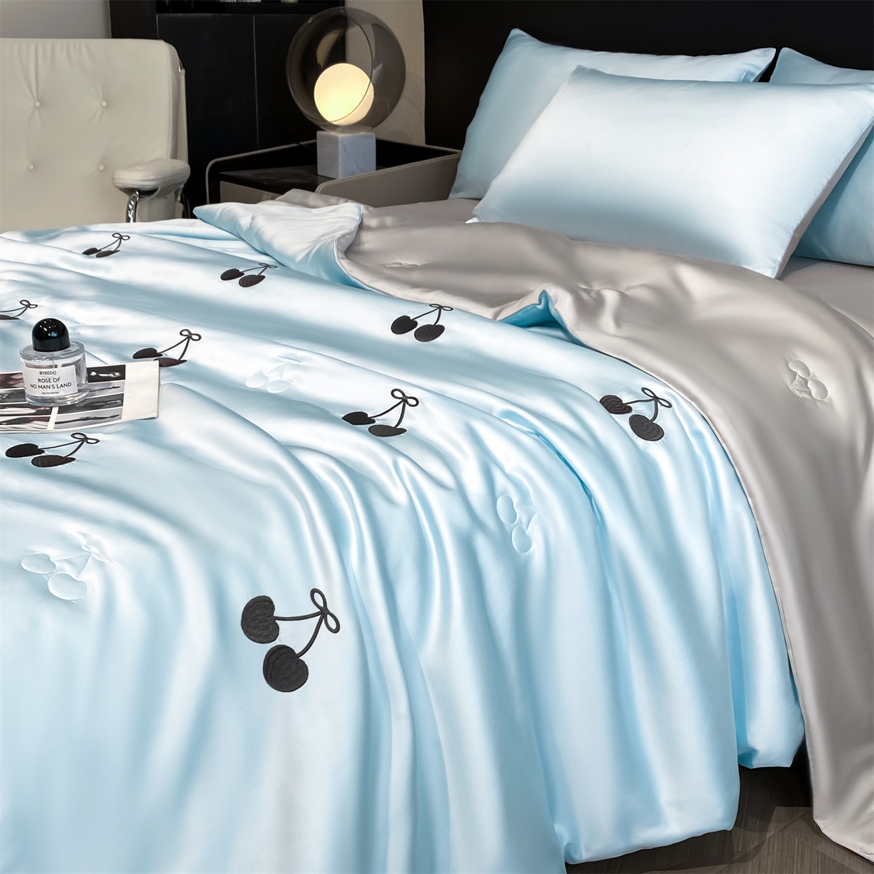 91家纺网 家纺一手货源 找家纺 无界 2026新款水洗真丝夏被-散点-贝尔 贝尔 淡海蓝+冰川灰（樱桃）