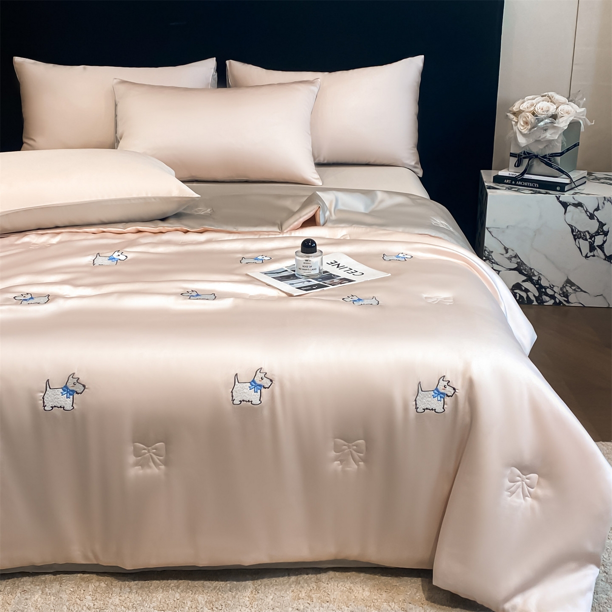 91家纺网 家纺一手货源 找家纺 无界 2026新款水洗真丝夏被-散点-贝尔 贝尔 素粉+冰川灰（小狗）