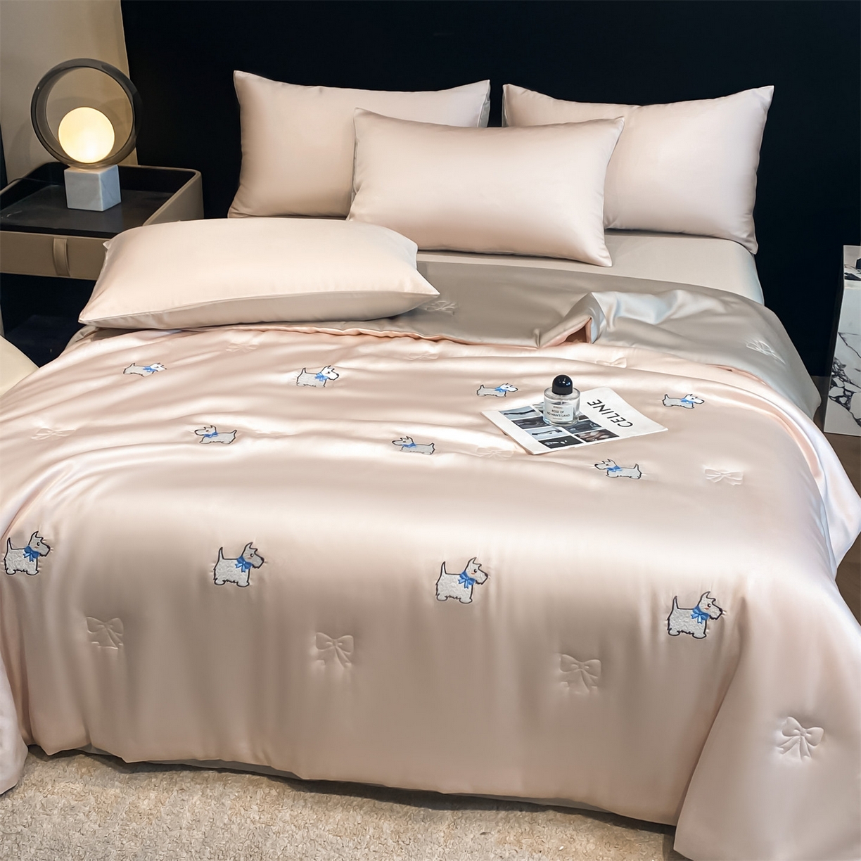 91家纺网 家纺一手货源 找家纺 无界 2026新款水洗真丝夏被-散点-贝尔 贝尔 素粉+冰川灰（小狗）