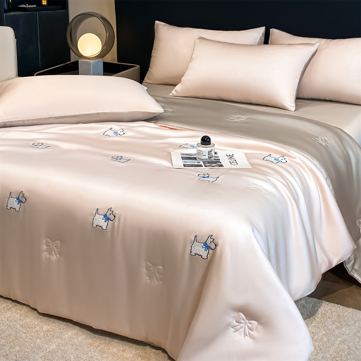 91家纺网 家纺一手货源 找家纺 无界 2026新款水洗真丝夏被-散点-贝尔 贝尔 素粉+冰川灰（小狗）