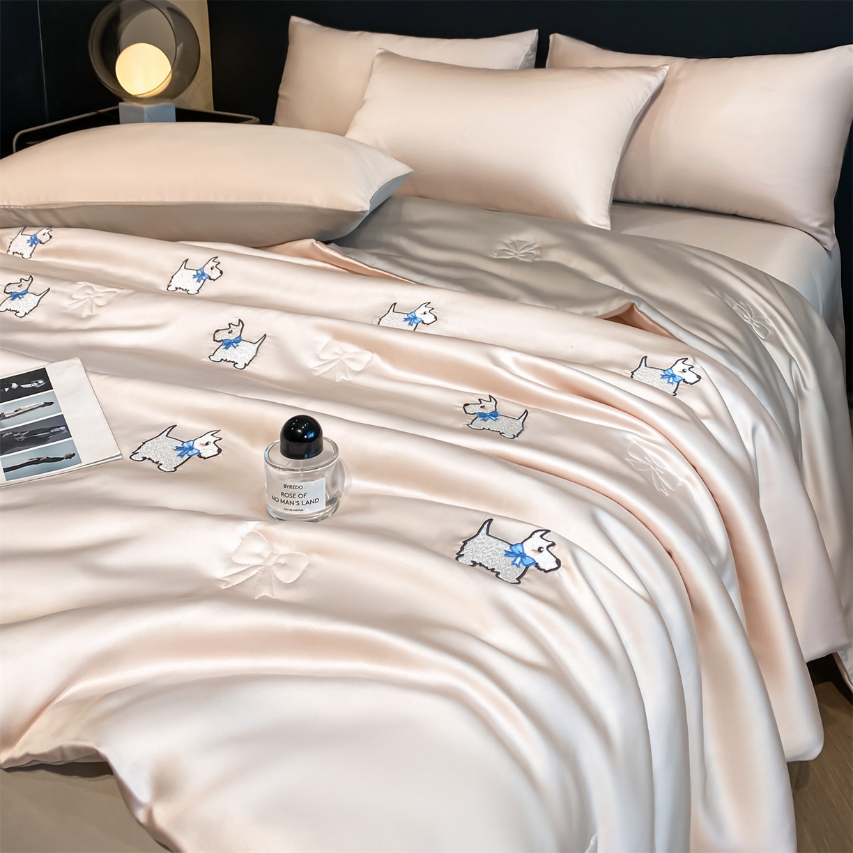 91家纺网 家纺一手货源 找家纺 无界 2026新款水洗真丝夏被-散点-贝尔 贝尔 素粉+冰川灰（小狗）