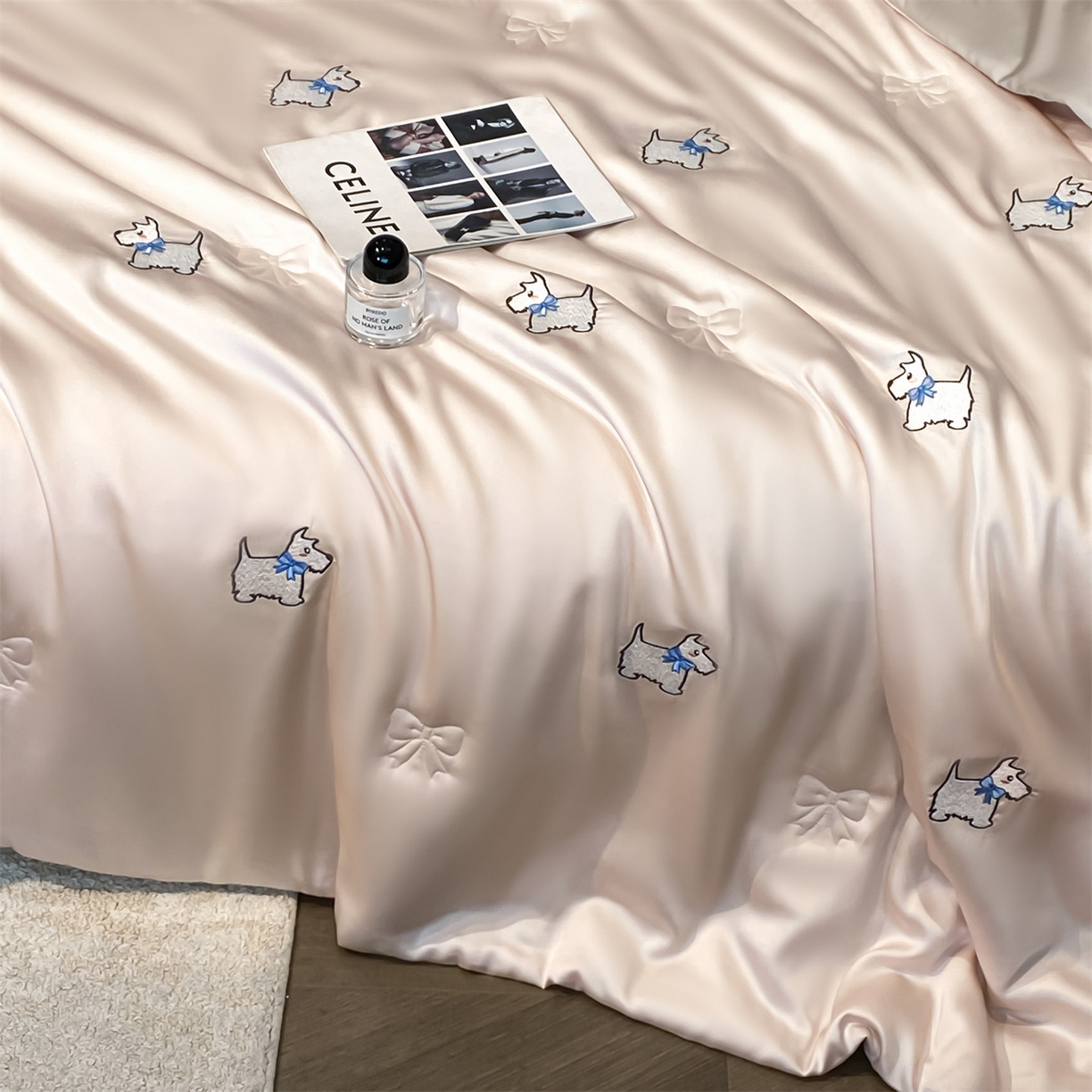 91家纺网 家纺一手货源 找家纺 无界 2026新款水洗真丝夏被-散点-贝尔 贝尔 素粉+冰川灰（小狗）