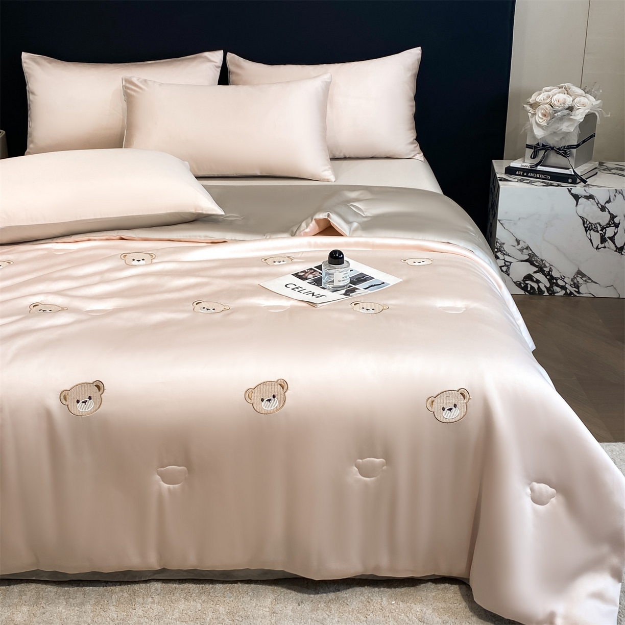 91家纺网 家纺一手货源 找家纺 无界 2026新款水洗真丝夏被-散点-贝尔 贝尔 素粉+冰川灰（小熊）