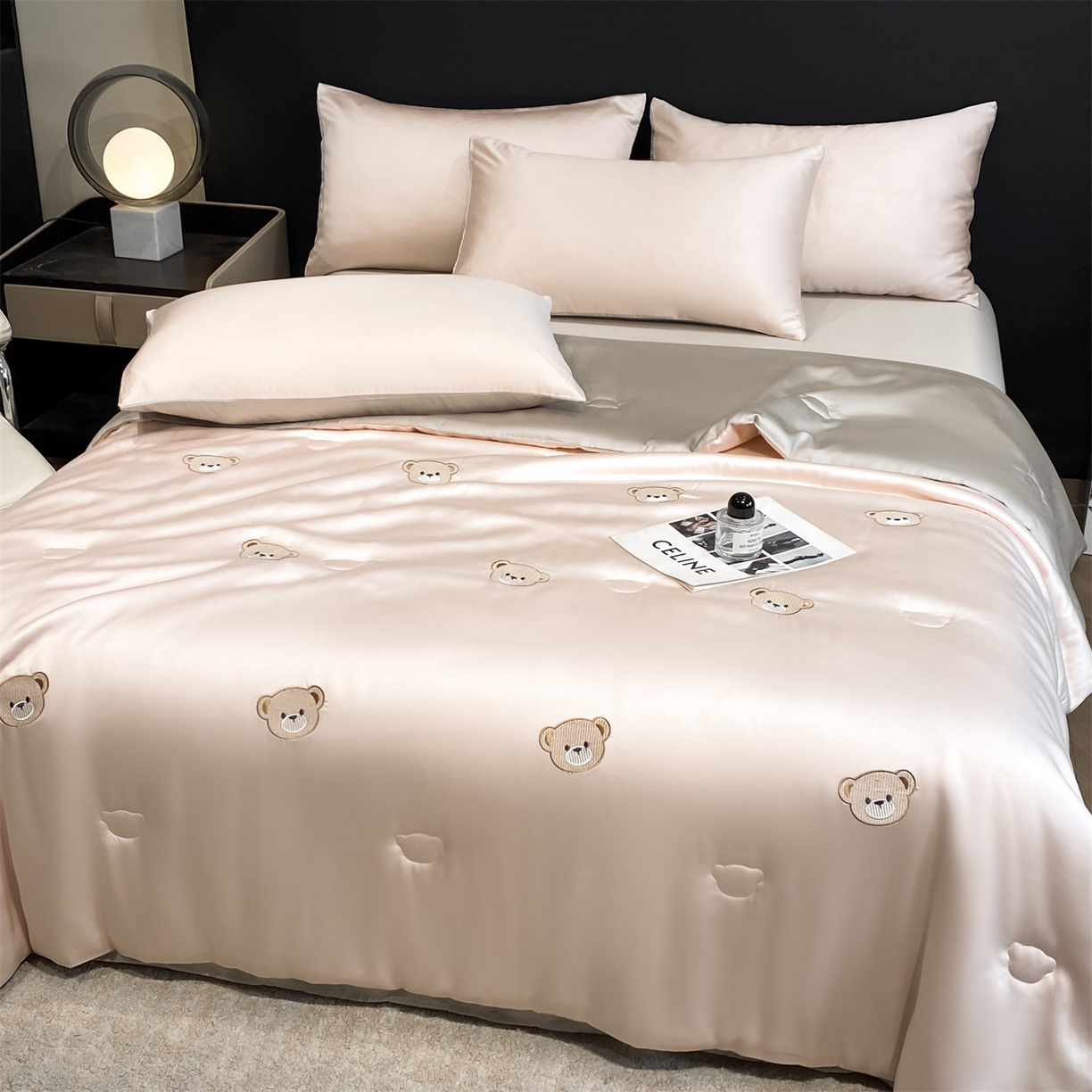 91家纺网 家纺一手货源 找家纺 无界 2026新款水洗真丝夏被-散点-贝尔 贝尔 素粉+冰川灰（小熊）