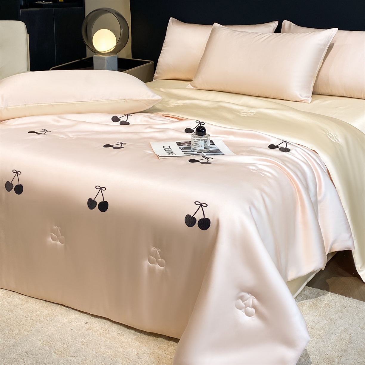 91家纺网 家纺一手货源 找家纺 无界 2026新款水洗真丝夏被-散点-贝尔 贝尔 素粉+杏白（樱桃）