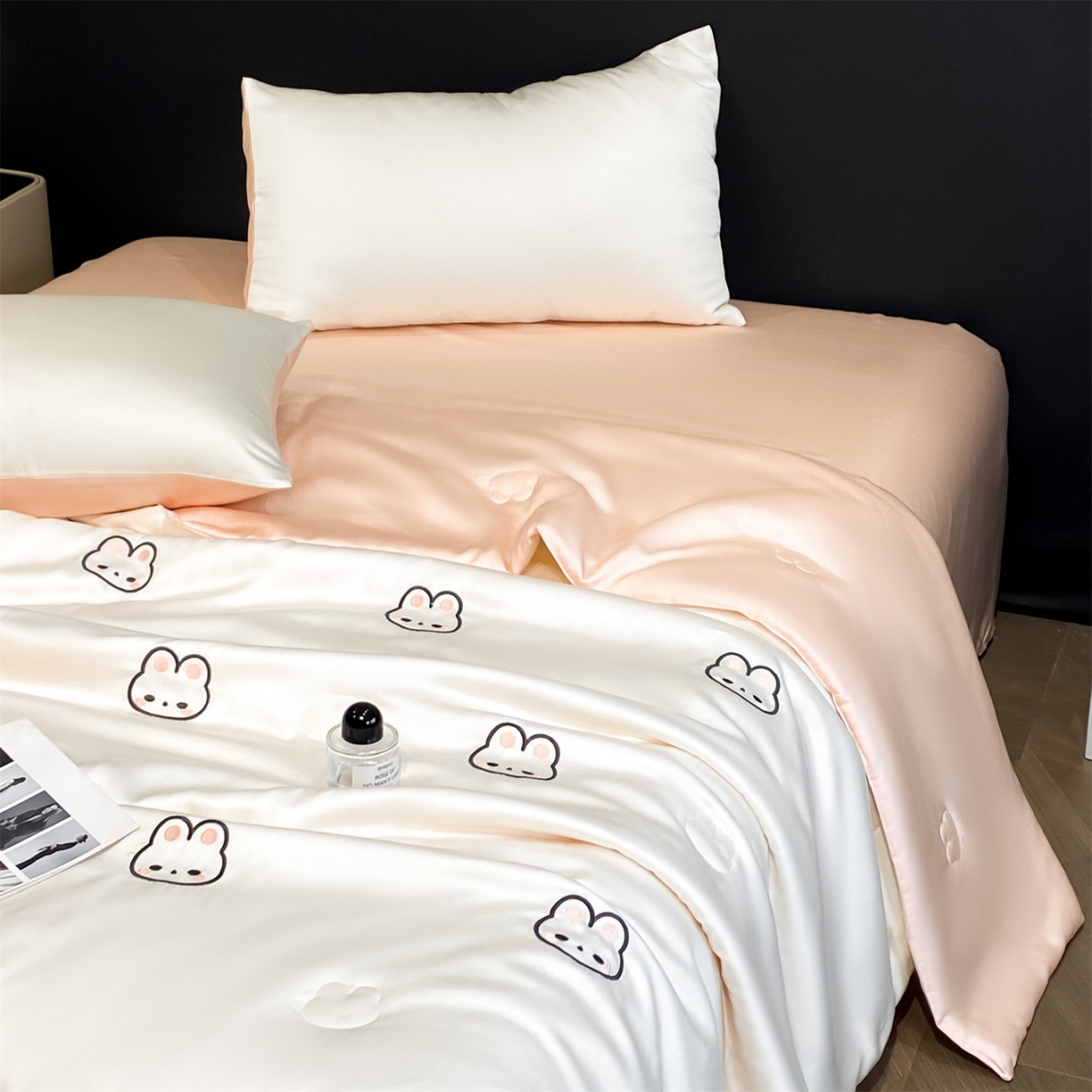 91家纺网 家纺一手货源 找家纺 无界 2026新款水洗真丝夏被-散点-贝尔 贝尔 元气白桃+半熟蜜桃（兔子）