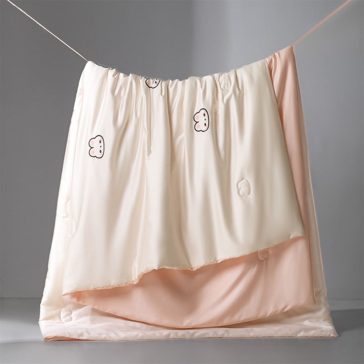 91家纺网 家纺一手货源 找家纺 无界 2026新款水洗真丝夏被-散点-贝尔 贝尔 元气白桃+半熟蜜桃（兔子）