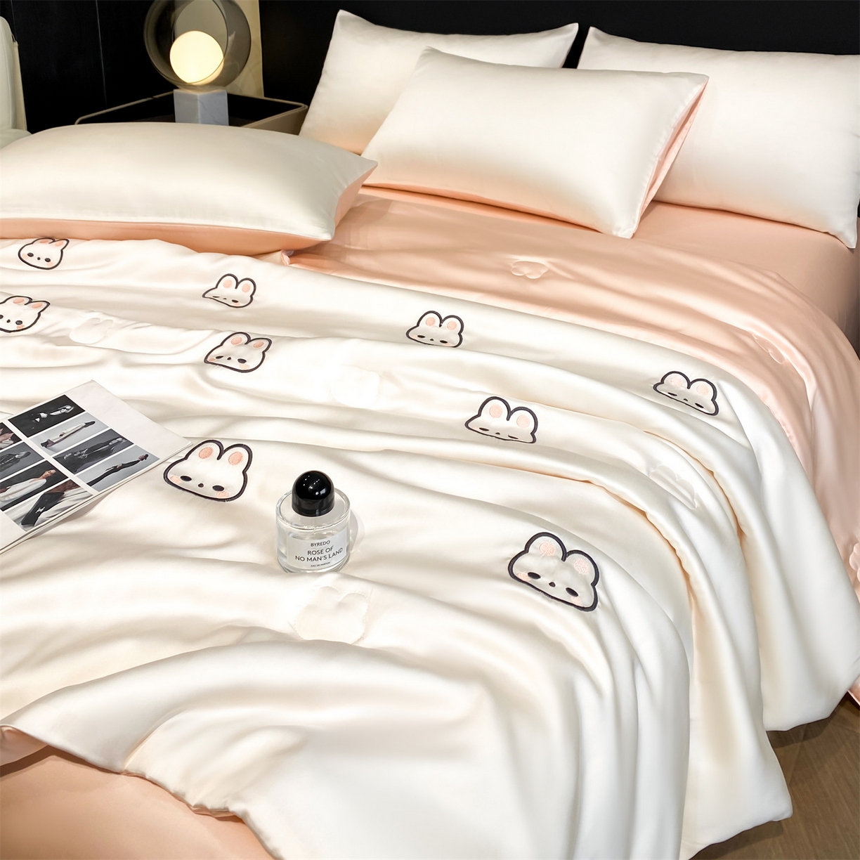 91家纺网 家纺一手货源 找家纺 无界 2026新款水洗真丝夏被-散点-贝尔 贝尔 元气白桃+半熟蜜桃（兔子）