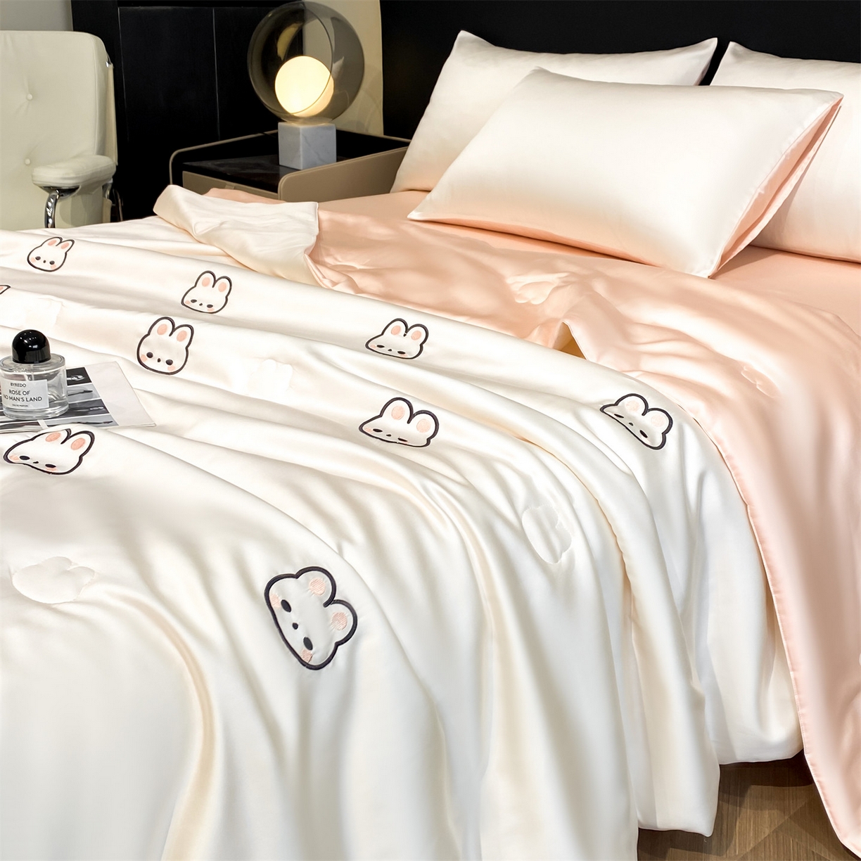 91家纺网 家纺一手货源 找家纺 无界 2026新款水洗真丝夏被-散点-贝尔 贝尔 元气白桃+半熟蜜桃（兔子）