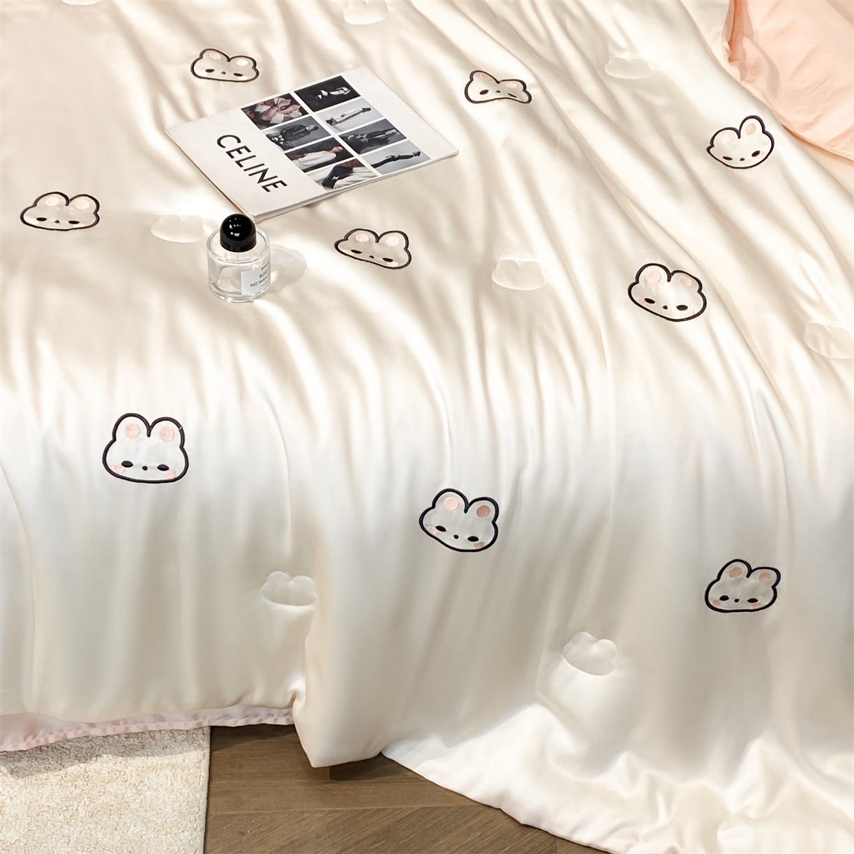 91家纺网 家纺一手货源 找家纺 无界 2026新款水洗真丝夏被-散点-贝尔 贝尔 元气白桃+半熟蜜桃（兔子）