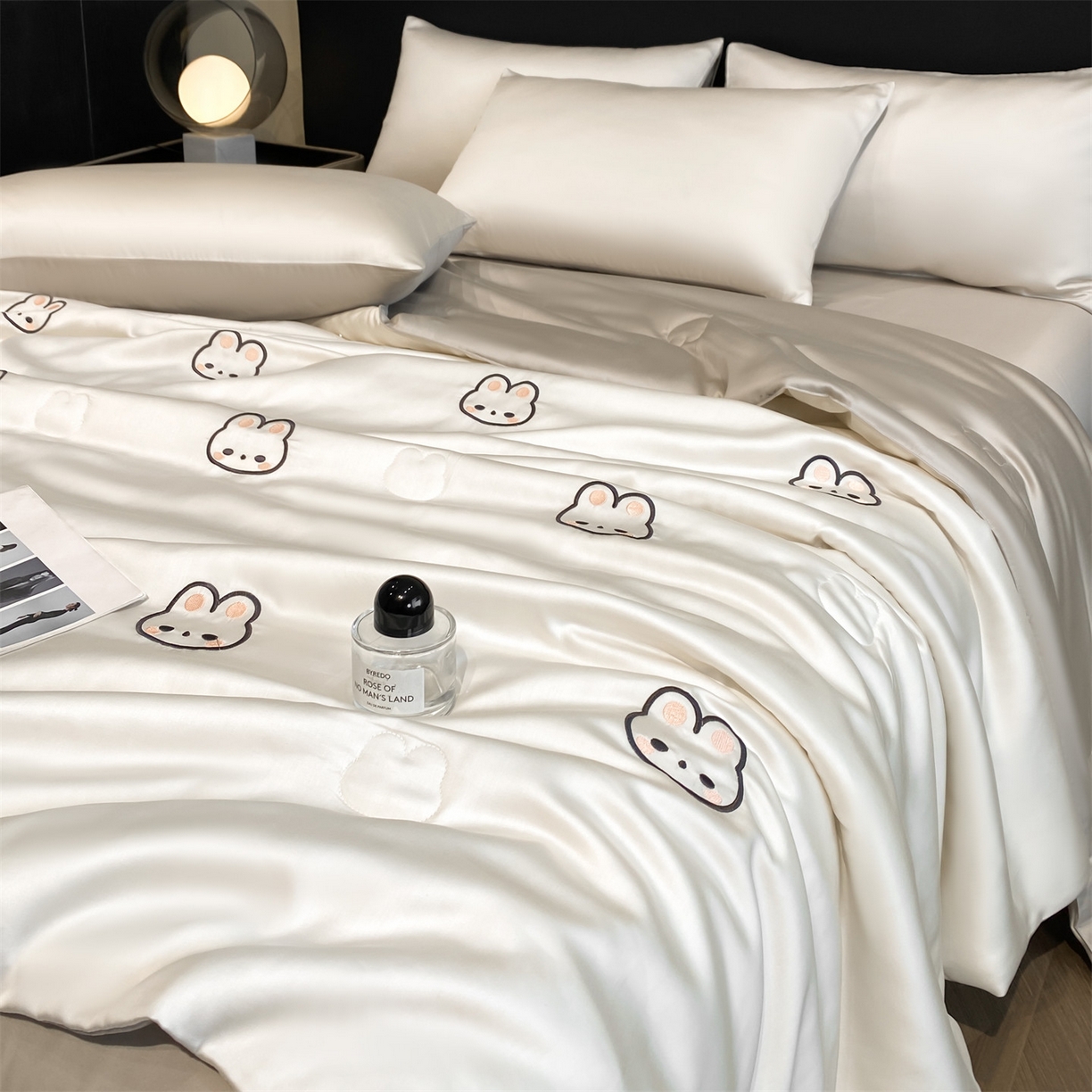 91家纺网 家纺一手货源 找家纺 无界 2026新款水洗真丝夏被-散点-贝尔 贝尔 元气白桃+冰川灰（兔子）