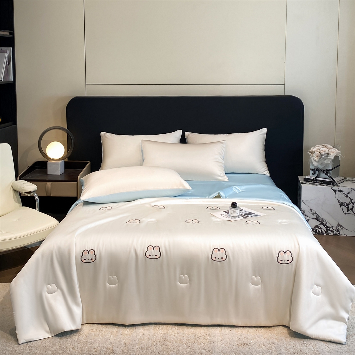 91家纺网 家纺一手货源 找家纺 无界 2026新款水洗真丝夏被-散点-贝尔 贝尔 元气白桃+淡海蓝（兔子）