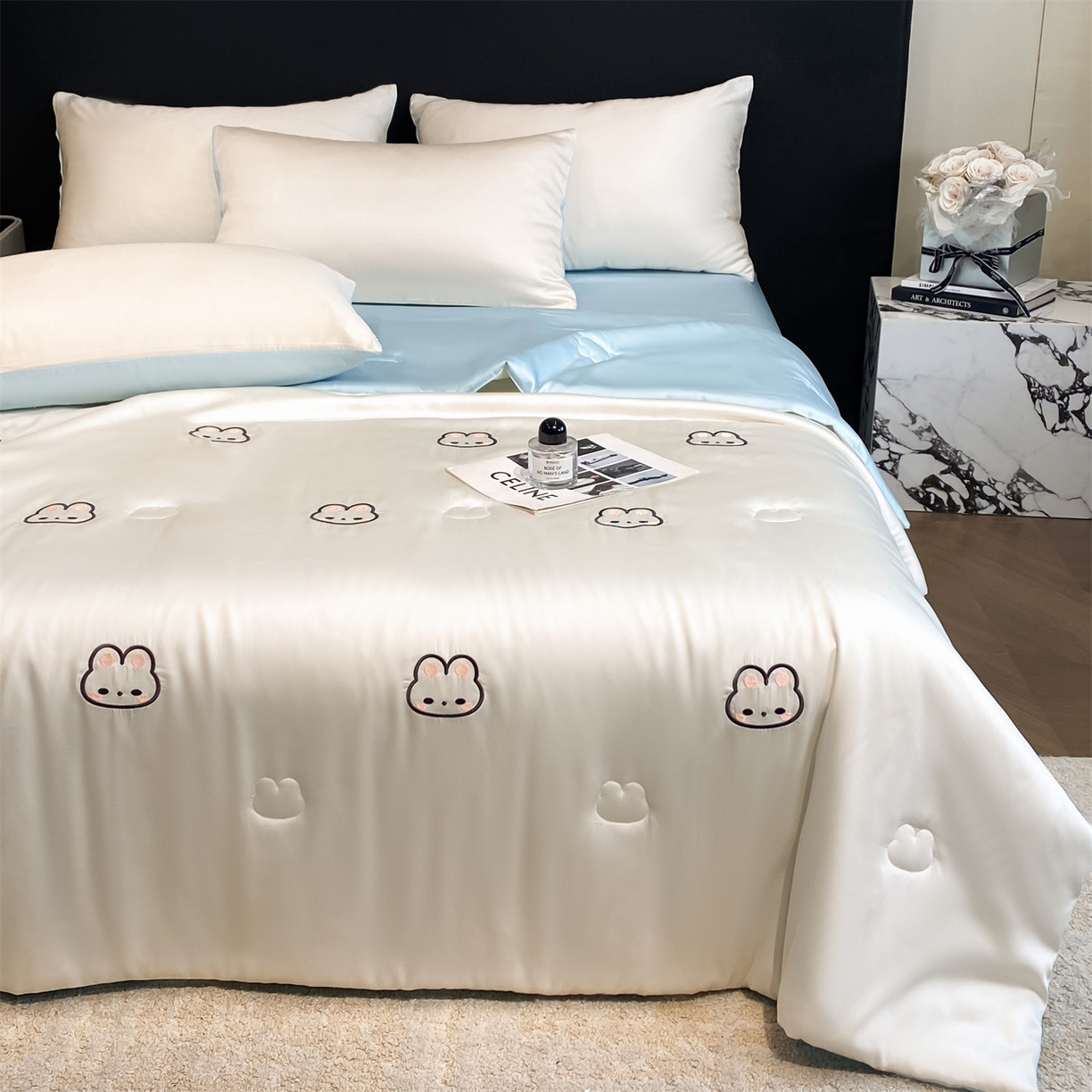 91家纺网 家纺一手货源 找家纺 无界 2026新款水洗真丝夏被-散点-贝尔 贝尔 元气白桃+淡海蓝（兔子）