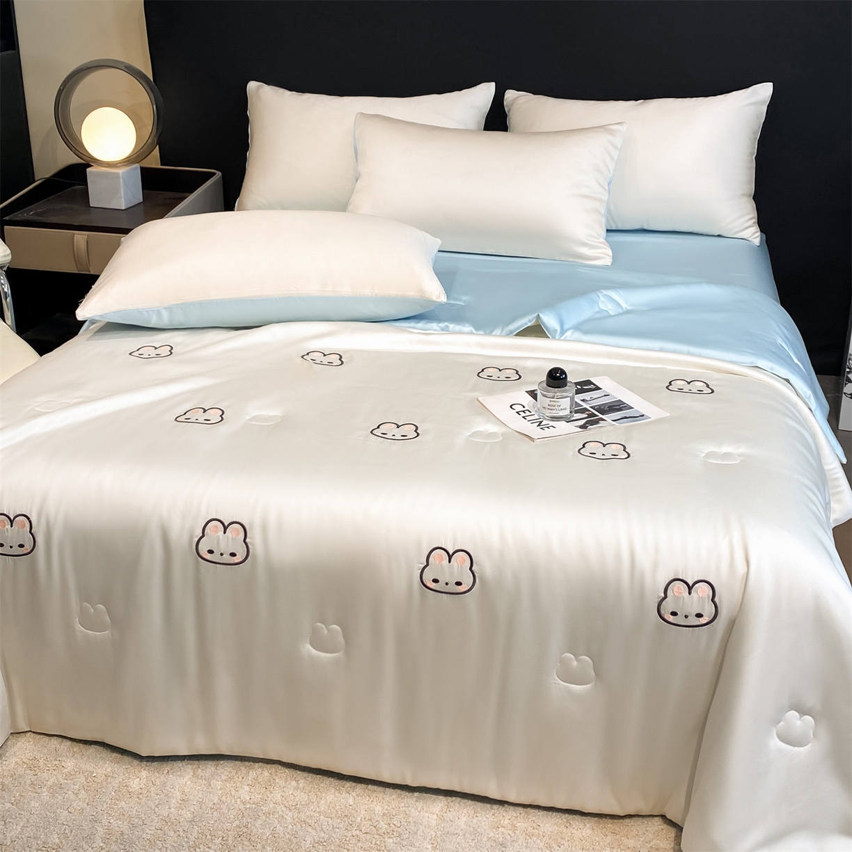 91家纺网 家纺一手货源 找家纺 无界 2026新款水洗真丝夏被-散点-贝尔 贝尔 元气白桃+淡海蓝（兔子）