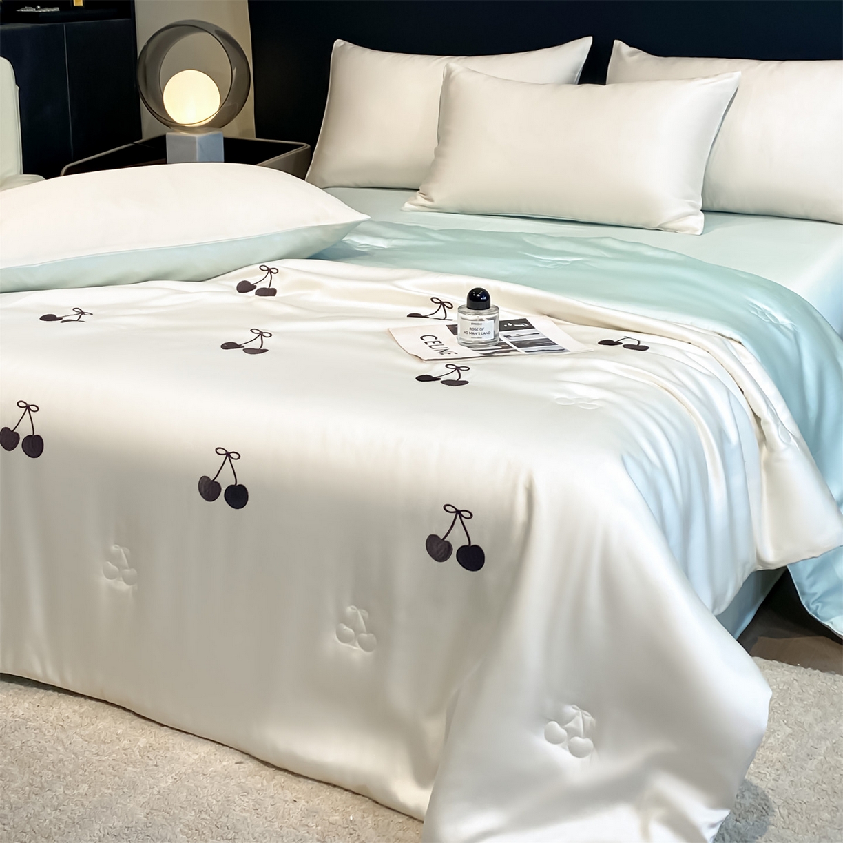 91家纺网 家纺一手货源 找家纺 无界 2026新款水洗真丝夏被-散点-贝尔 贝尔 元气白桃+风铃蓝（樱桃）