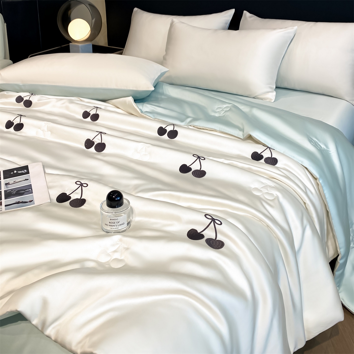 91家纺网 家纺一手货源 找家纺 无界 2026新款水洗真丝夏被-散点-贝尔 贝尔 元气白桃+风铃蓝（樱桃）