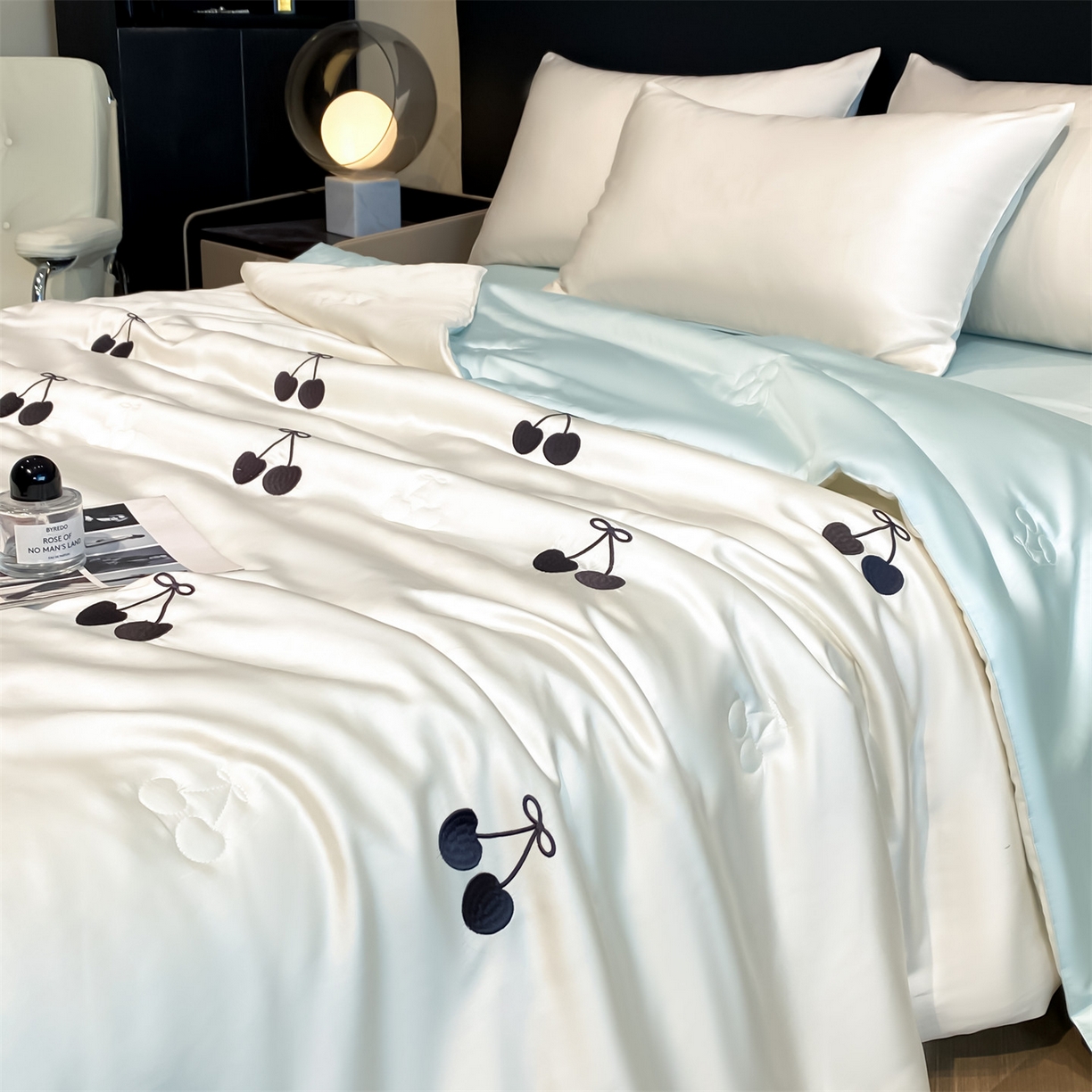 91家纺网 家纺一手货源 找家纺 无界 2026新款水洗真丝夏被-散点-贝尔 贝尔 元气白桃+风铃蓝（樱桃）