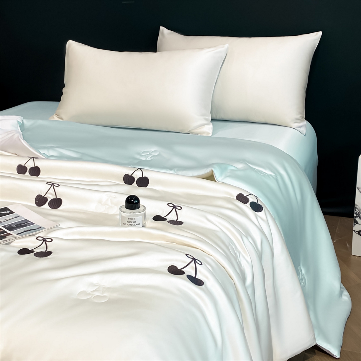 91家纺网 家纺一手货源 找家纺 无界 2026新款水洗真丝夏被-散点-贝尔 贝尔 元气白桃+风铃蓝（樱桃）