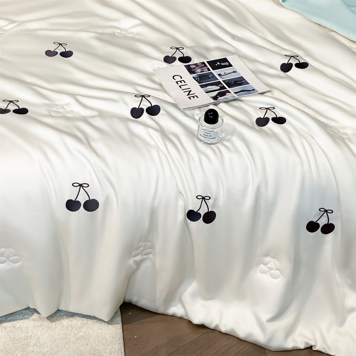 91家纺网 家纺一手货源 找家纺 无界 2026新款水洗真丝夏被-散点-贝尔 贝尔 元气白桃+风铃蓝（樱桃）