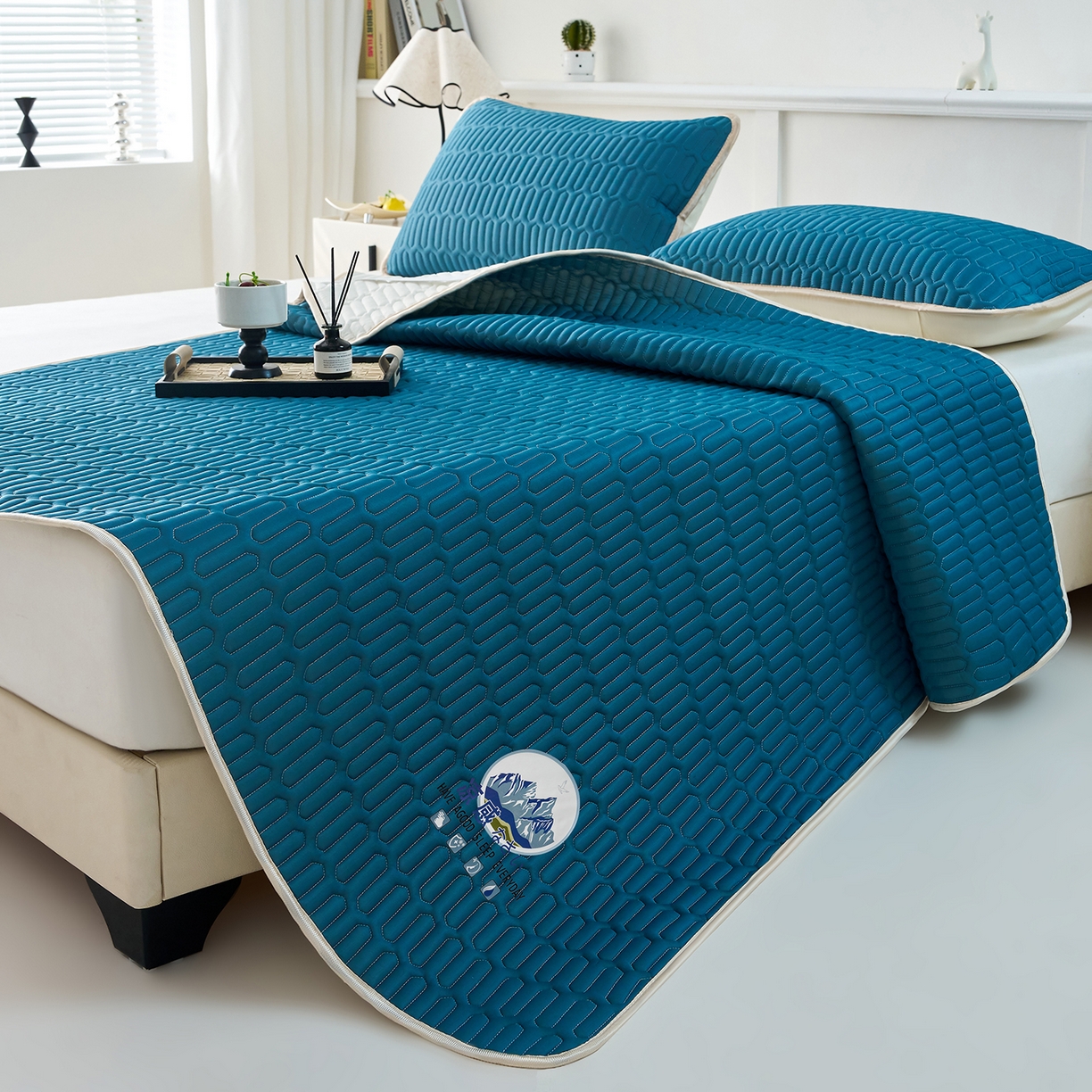 91家纺网 家纺一手货源 找家纺 （总）奇丝雅 2026夏季A类纯色乳胶凉席冰丝席家用双人冰丝凉席可机洗夏天空调席三件套-场景二