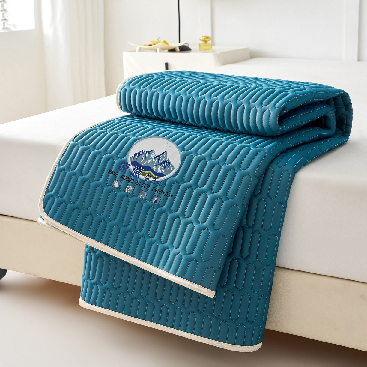 91家纺网 家纺一手货源 找家纺 （总）奇丝雅 2026夏季A类纯色乳胶凉席冰丝席家用双人冰丝凉席可机洗夏天空调席三件套-场景二