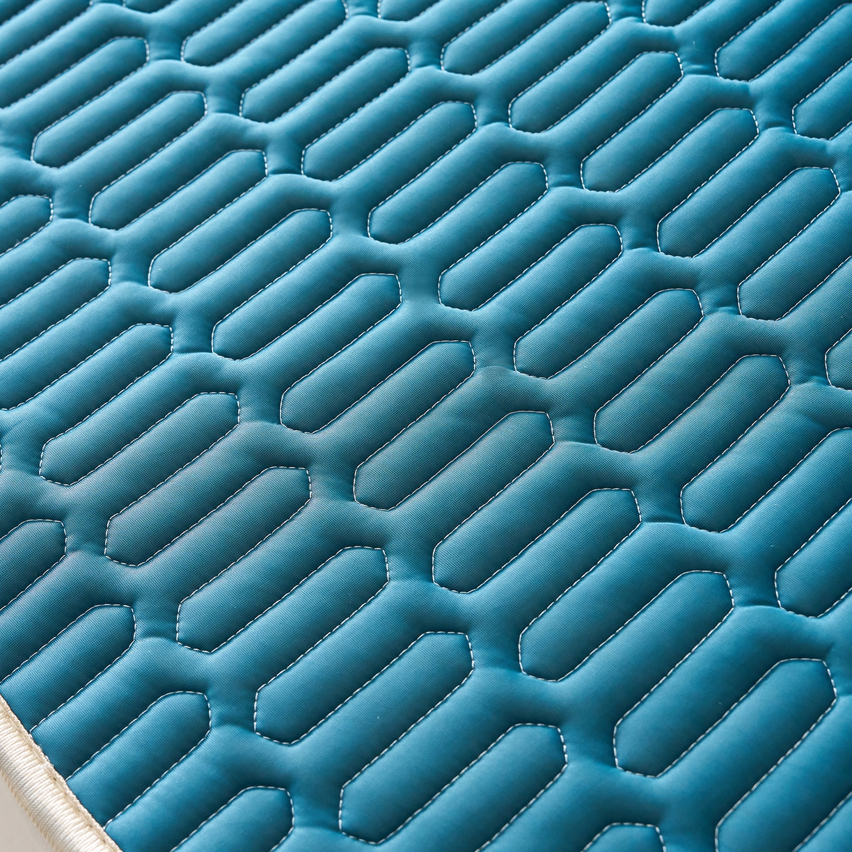 91家纺网 家纺一手货源 找家纺 （总）奇丝雅 2026夏季A类纯色乳胶凉席冰丝席家用双人冰丝凉席可机洗夏天空调席三件套-场景二