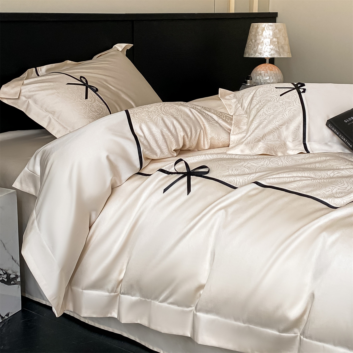 91家纺网 家纺一手货源 找家纺 DC 2026新款天丝棉提花拼色织带款四件套--克拉拉系列 克拉拉-元气白桃