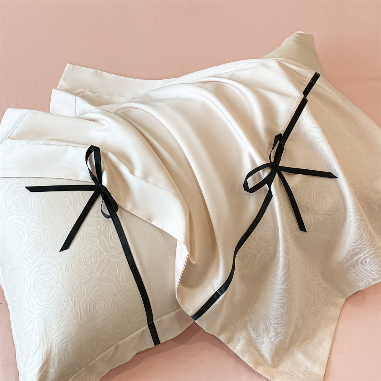 91家纺网 家纺一手货源 找家纺 DC 2026新款天丝棉提花拼色织带款四件套--克拉拉系列 克拉拉-元气白桃-蜜汁粉