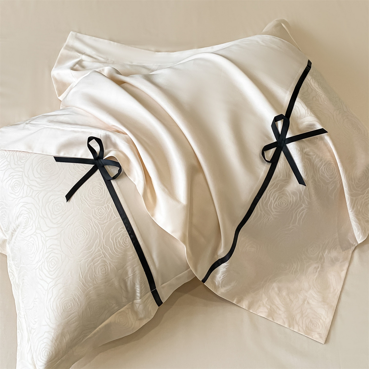 91家纺网 家纺一手货源 找家纺 DC 2026新款天丝棉提花拼色织带款四件套--克拉拉系列 克拉拉-元气白桃