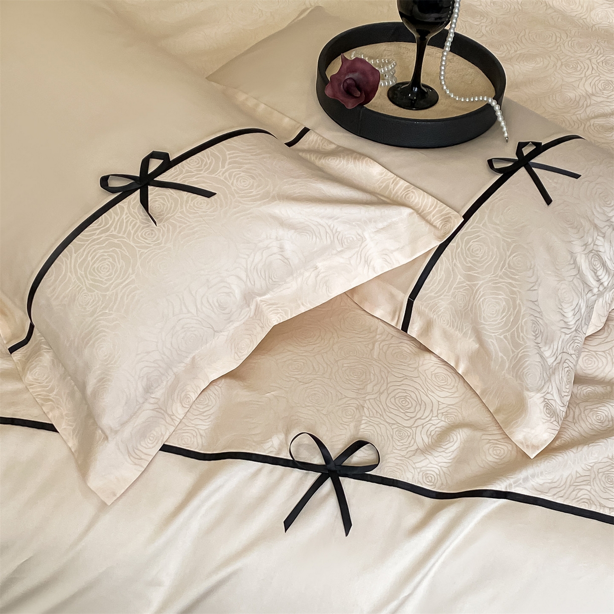 91家纺网 家纺一手货源 找家纺 DC 2026新款天丝棉提花拼色织带款四件套--克拉拉系列 克拉拉-元气白桃