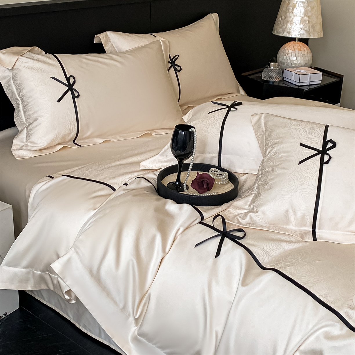 91家纺网 家纺一手货源 找家纺 DC 2026新款天丝棉提花拼色织带款四件套--克拉拉系列 克拉拉-元气白桃