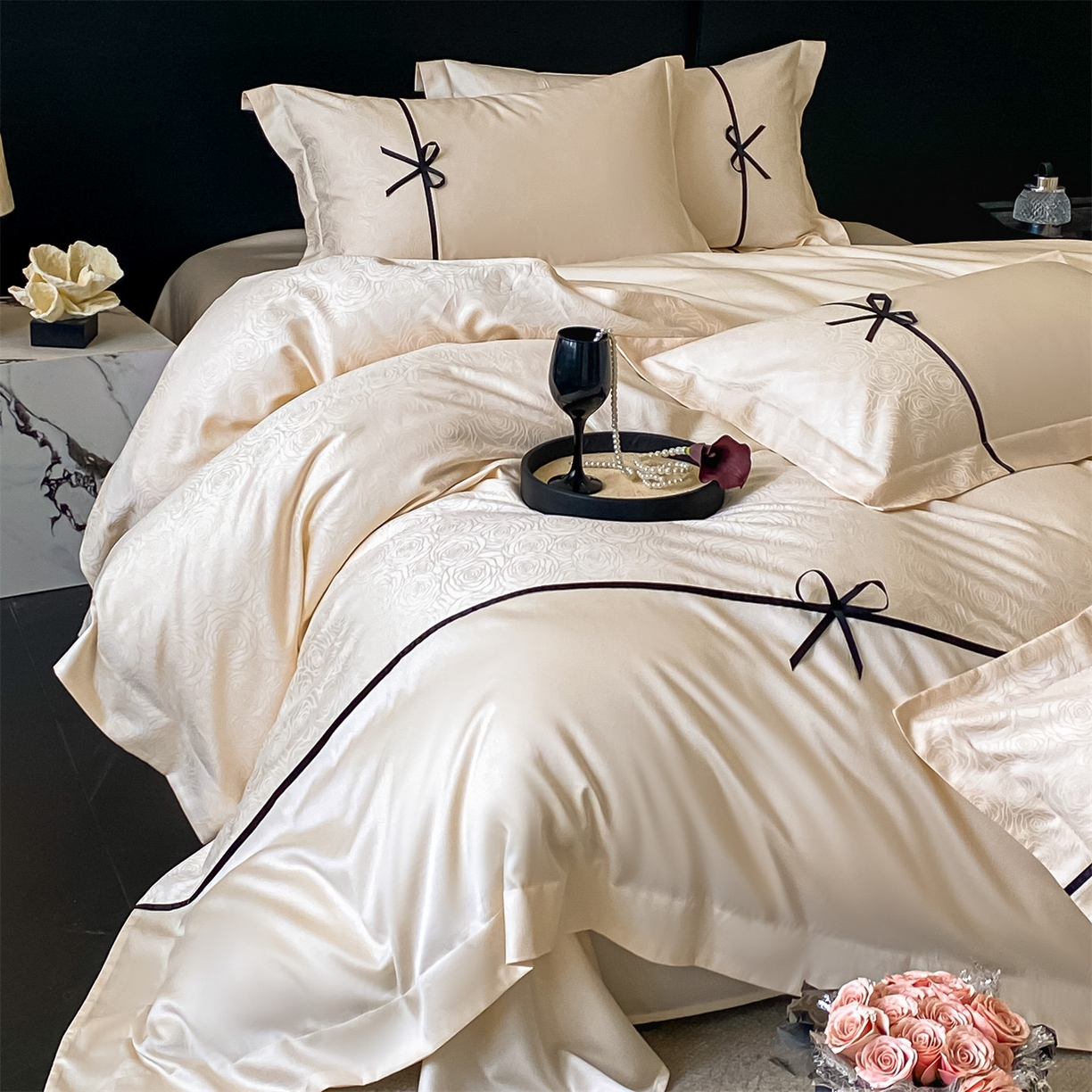 91家纺网 家纺一手货源 找家纺 DC 2026新款天丝棉提花拼色织带款四件套--克拉拉系列 克拉拉-元气白桃