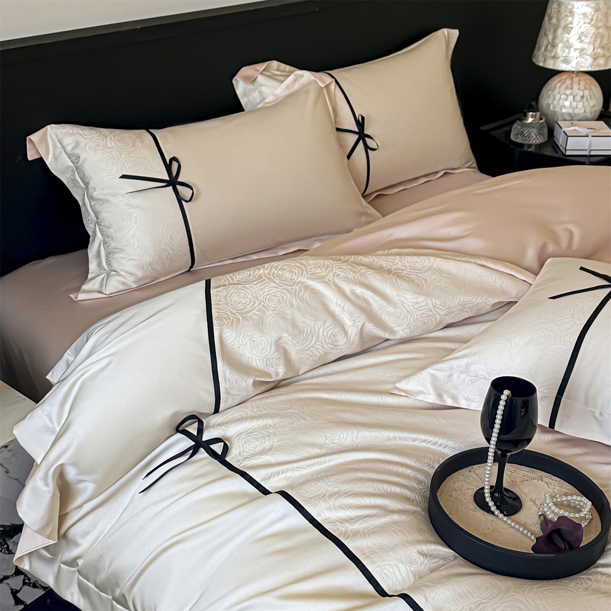 DC 2026新款天丝棉提花拼色织带款四件套--克拉拉系列 克拉拉-元气白桃-蜜汁粉