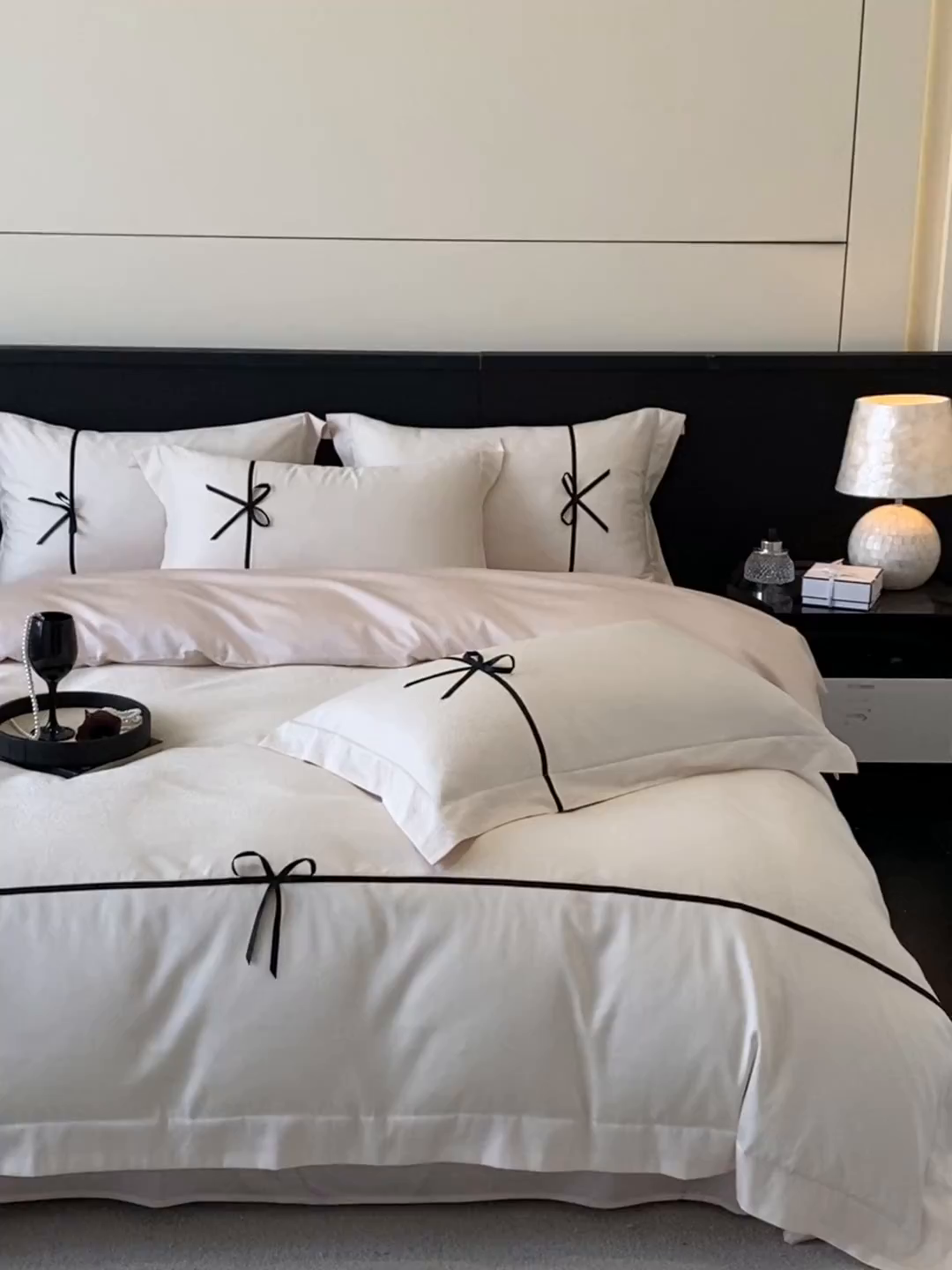 91家纺网 家纺一手货源 找家纺 DC 2026新款天丝棉提花拼色织带款四件套--克拉拉系列 克拉拉-元气白桃-蜜汁粉