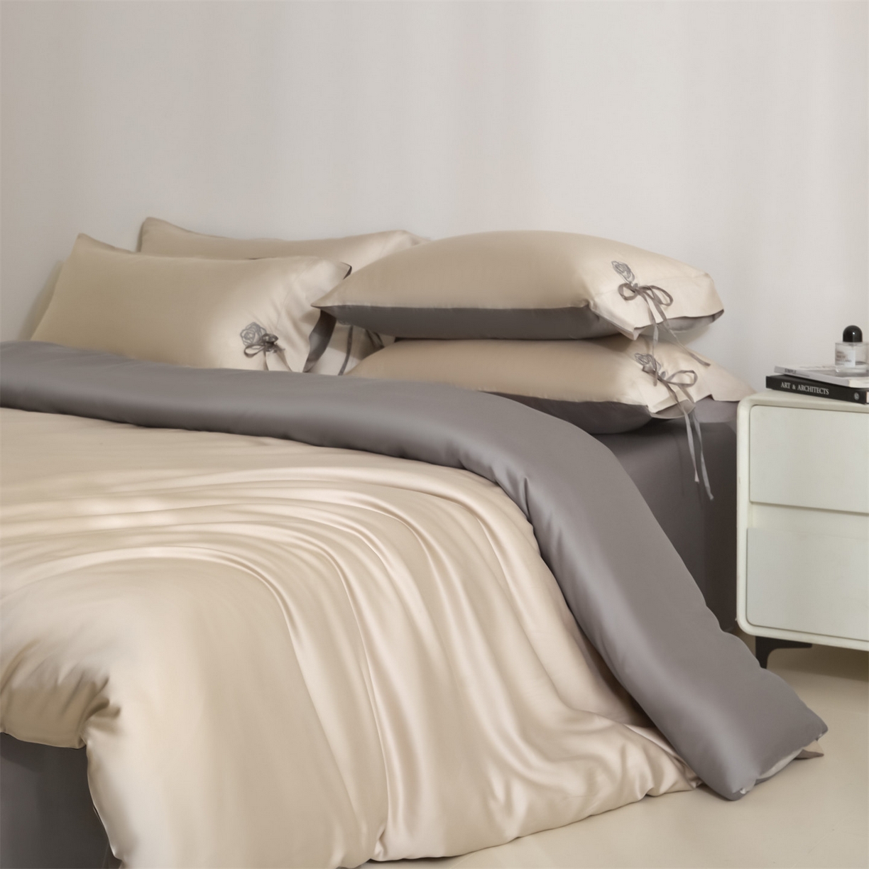 91家纺网 家纺一手货源 找家纺 DC 2026新款天丝玫瑰压线抽绳四件套--日落玫瑰系列 日落玫瑰-浅茶+经典灰