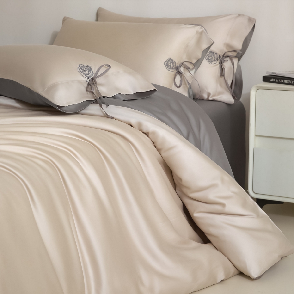 91家纺网 家纺一手货源 找家纺 DC 2026新款天丝玫瑰压线抽绳四件套--日落玫瑰系列 日落玫瑰-浅茶+经典灰