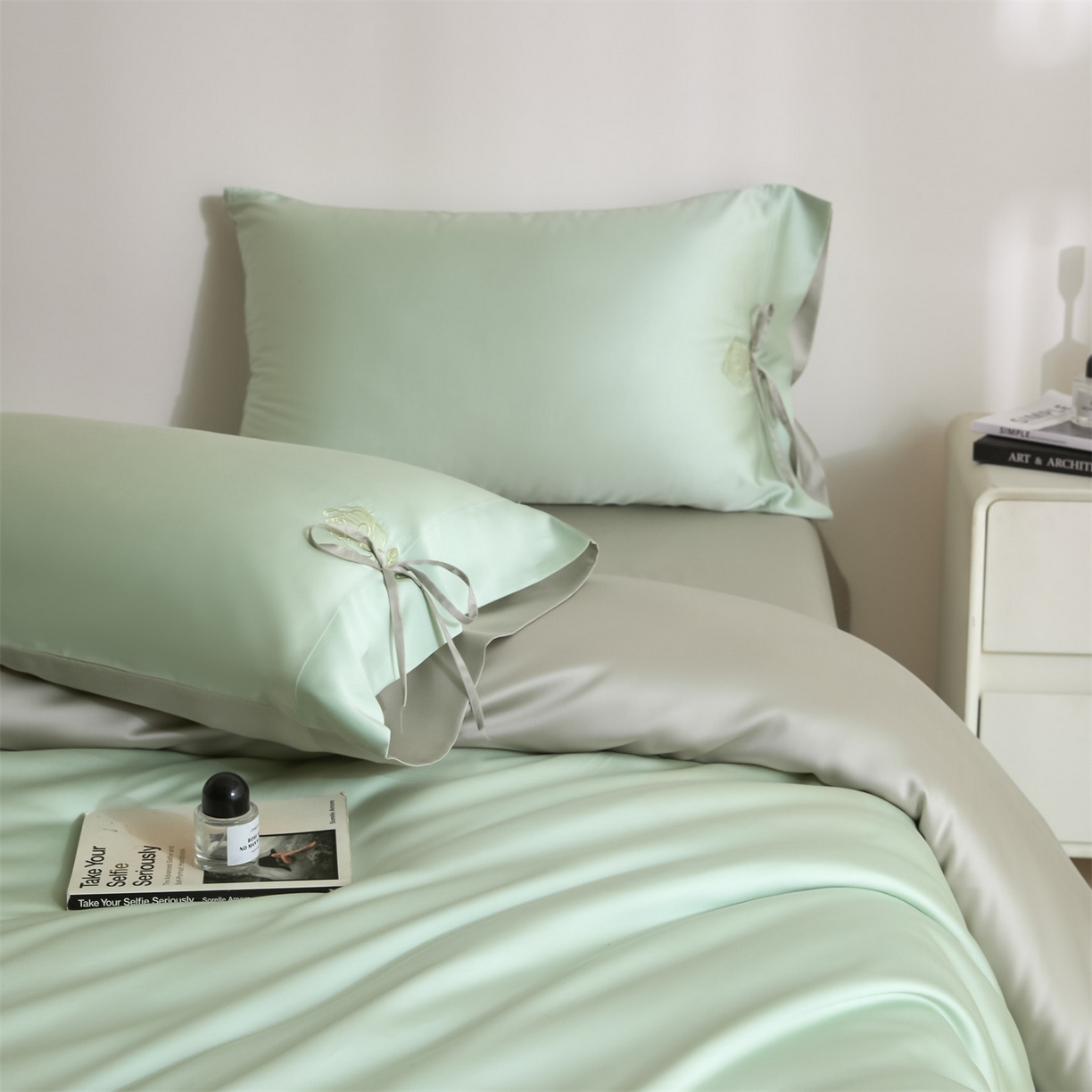 91家纺网 家纺一手货源 找家纺 DC 2026新款天丝玫瑰压线抽绳四件套--日落玫瑰系列 日落玫瑰-亚丁绿+冰川灰