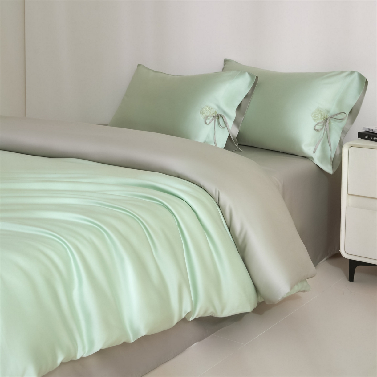 91家纺网 家纺一手货源 找家纺 DC 2026新款天丝玫瑰压线抽绳四件套--日落玫瑰系列 日落玫瑰-亚丁绿+冰川灰