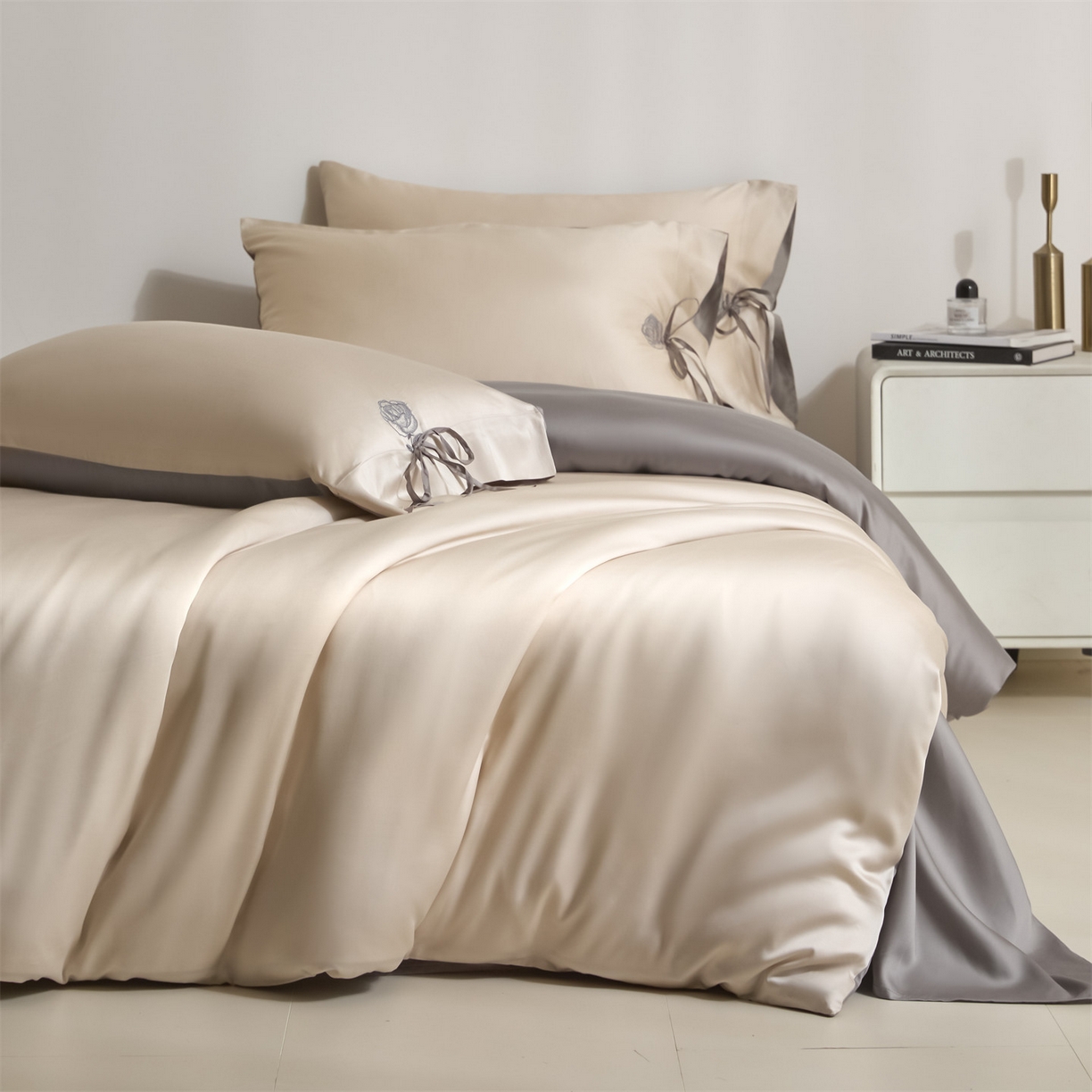 91家纺网 家纺一手货源 找家纺 DC 2026新款天丝玫瑰压线抽绳四件套--日落玫瑰系列 日落玫瑰-浅茶+经典灰