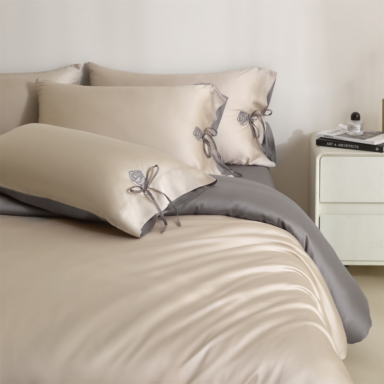 91家纺网 家纺一手货源 找家纺 DC 2026新款天丝玫瑰压线抽绳四件套--日落玫瑰系列 日落玫瑰-浅茶+经典灰