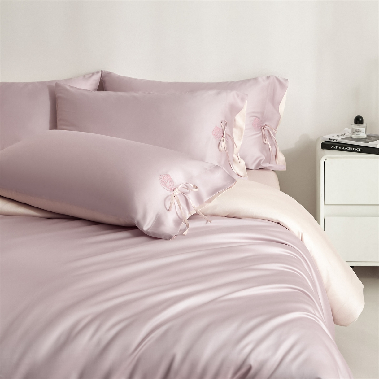 91家纺网 家纺一手货源 找家纺 DC 2026新款天丝玫瑰压线抽绳四件套--日落玫瑰系列 日落玫瑰-素粉+杏白