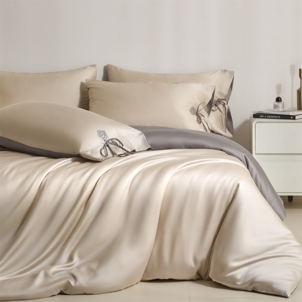 91家纺网 家纺一手货源 找家纺 DC 2026新款天丝玫瑰压线抽绳四件套--日落玫瑰系列 日落玫瑰-浅茶+经典灰