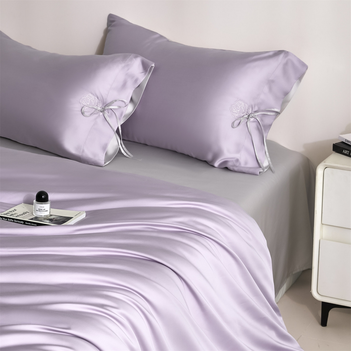 91家纺网 家纺一手货源 找家纺 DC 2026新款天丝玫瑰压线抽绳四件套--日落玫瑰系列 风信紫+流沙灰