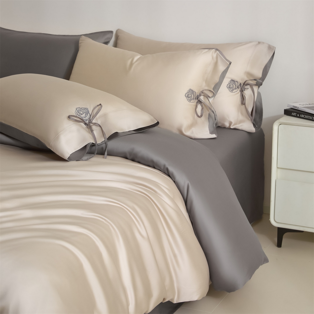 91家纺网 家纺一手货源 找家纺 DC 2026新款天丝玫瑰压线抽绳四件套--日落玫瑰系列 日落玫瑰-浅茶+经典灰